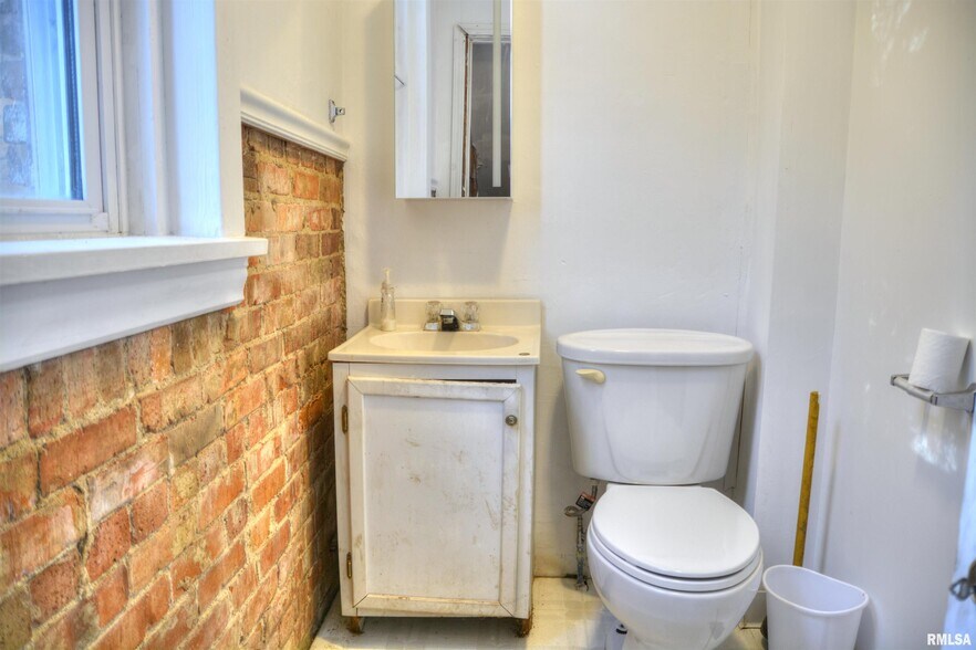 More Photos Of 114 Market St, Colchester General Retail For Sale