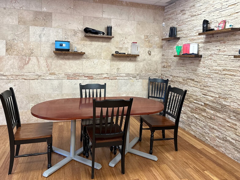 More Photos Of 1360 E County Road E E, Vadnais Heights Warehouse For Lease