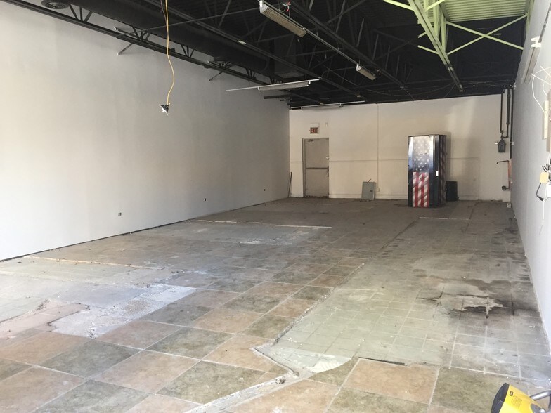 More Photos Of 3928-3930 N Broadway St, Chicago Freestanding For Lease