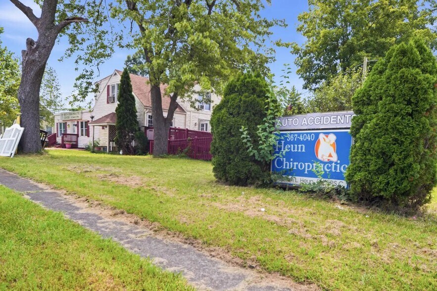 More Photos Of 5701 S 3rd St, Louisville Office Residential For Sale