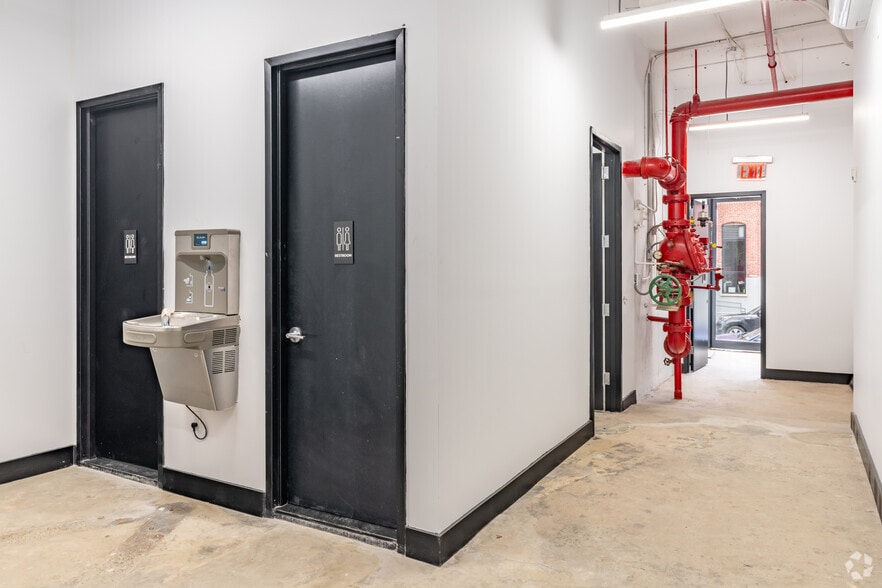 More Photos Of 4 Evergreen Ave, Brooklyn Light Manufacturing For Lease