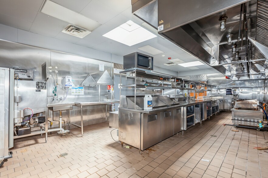 More Photos Of 4011 Hempstead Tpke, Bethpage Restaurant For Sale