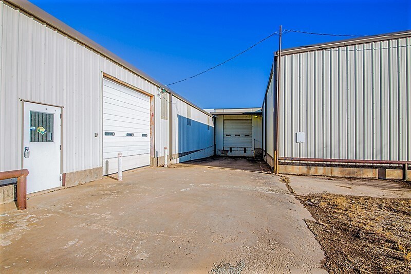 More Photos Of 730 E Eseco Rd, Cushing Warehouse For Sale