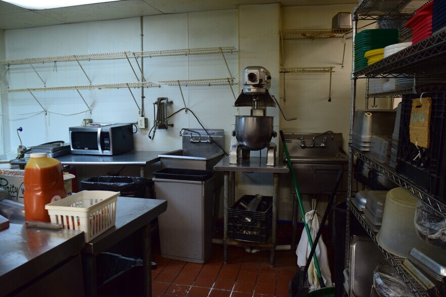 More Photos Of 309 W Congress St, Savannah Restaurant For Lease