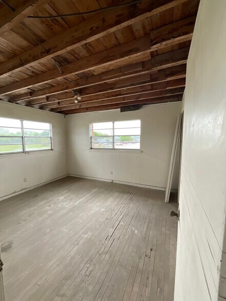 More Photos Of 3201 Texas Ave, La Marque Warehouse For Sale
