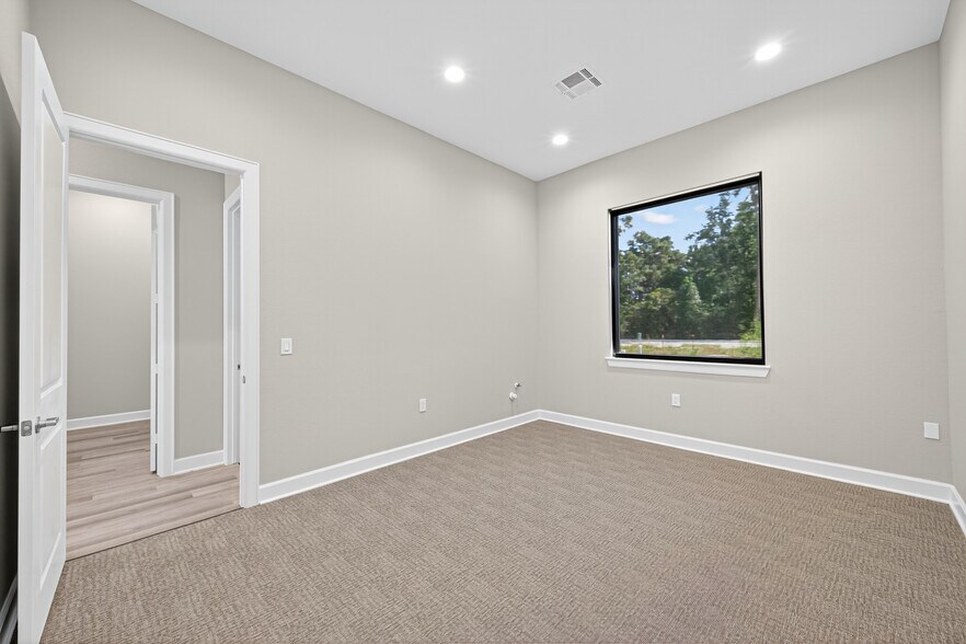 More Photos Of 13803 Madera Run, Humble Office For Sale