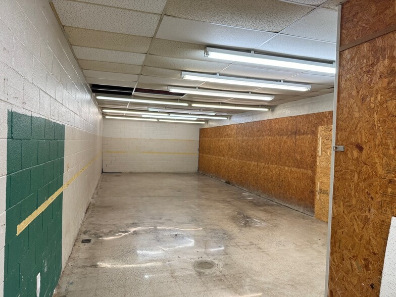 More Photos Of 2920 Grand Ave, Fort Smith Freestanding For Lease