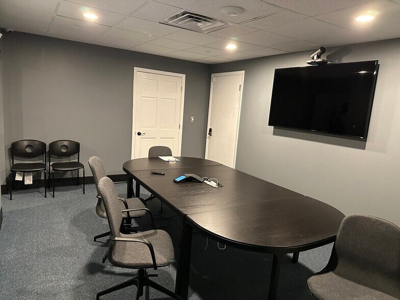 More Photos Of 9130 Otis Ave, Indianapolis Flex For Lease