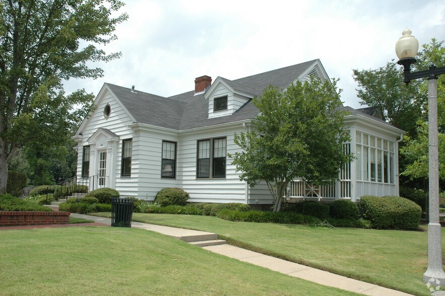 More Photos Of 8556 Macon Rd, Cordova Restaurant For Sale