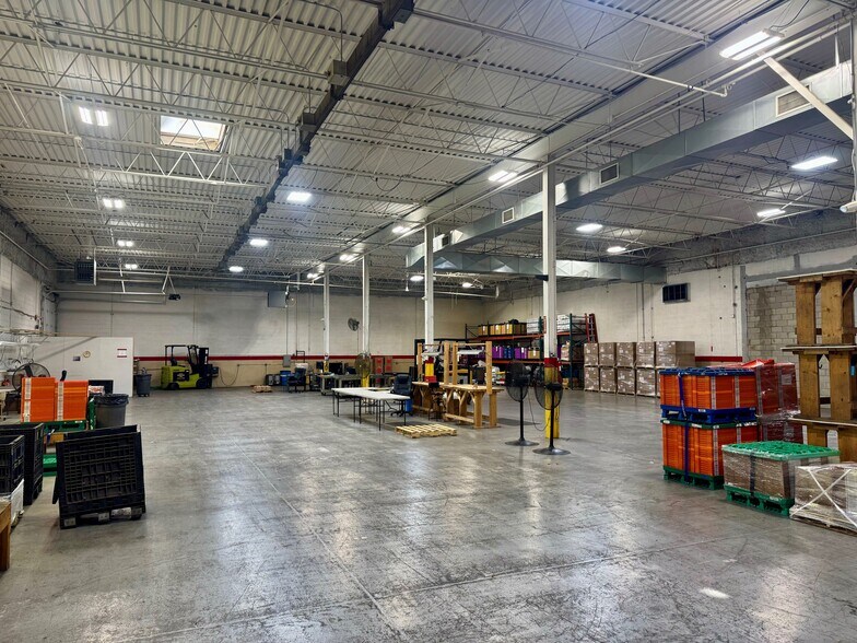 More Photos Of 35572 Veronica St, Livonia Warehouse For Lease