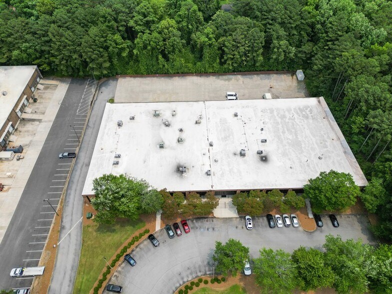 More Photos Of 2137 Flintstone Dr, Tucker Manufacturing For Lease