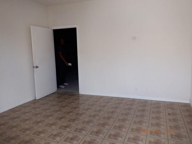 More Photos Of 30417 5th St, Fulshear Unknown For Lease