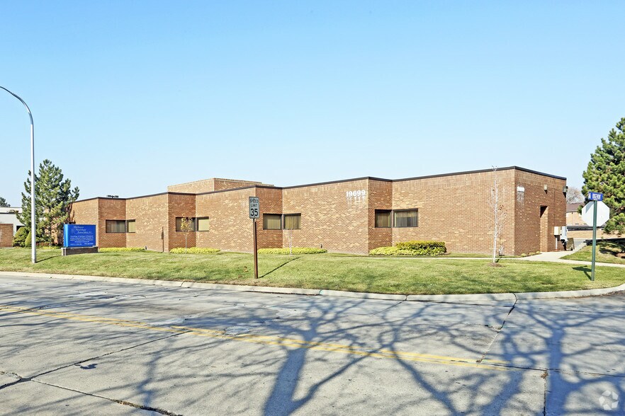 More Photos Of 19699 E 8 Mile Rd, Saint Clair Shores Office For Sale