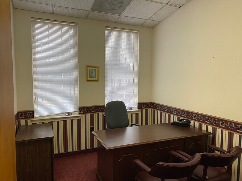 More Photos Of 7002 Little River Tpke, Annandale Office For Sale