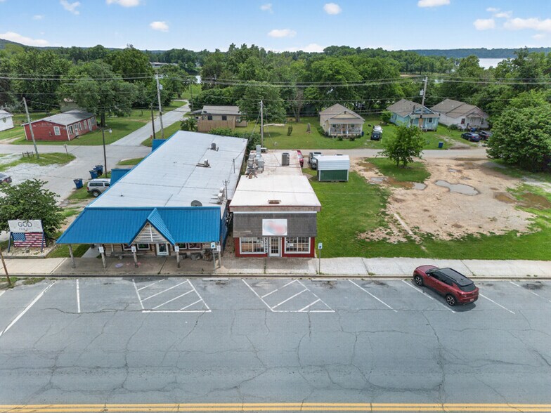 More Photos Of 206 Hwy 20, Salina Restaurant For Sale