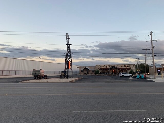 More Photos Of 2209 E Main St, Uvalde Storefront For Sale