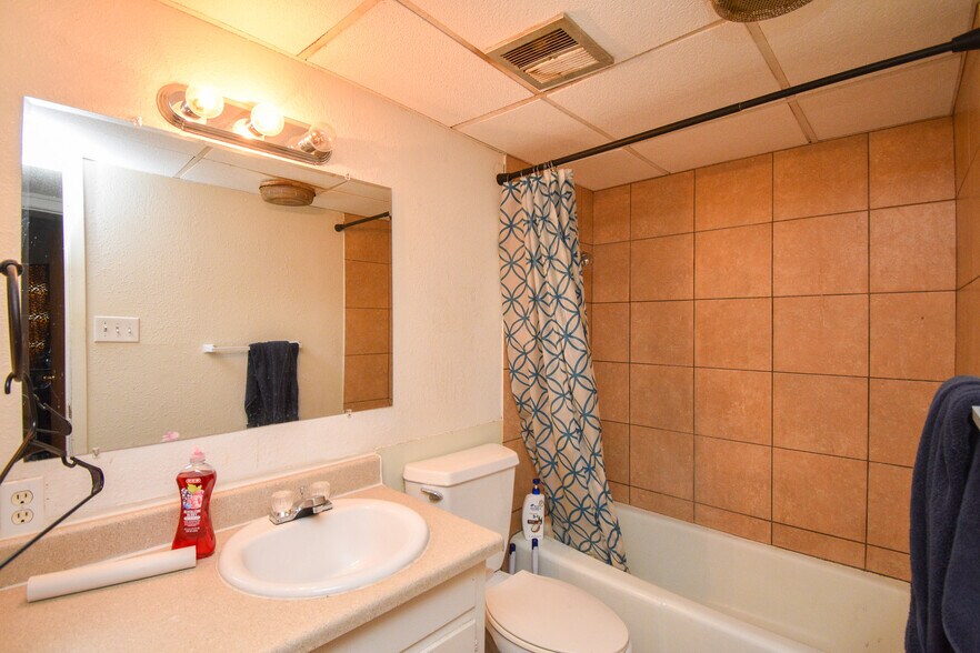 More Photos Of 1805 Rosemary Ave, Victoria Apartments For Sale