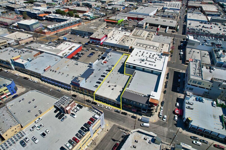 More Photos Of 948 Crocker St, Los Angeles Storefront Retail Office For Lease