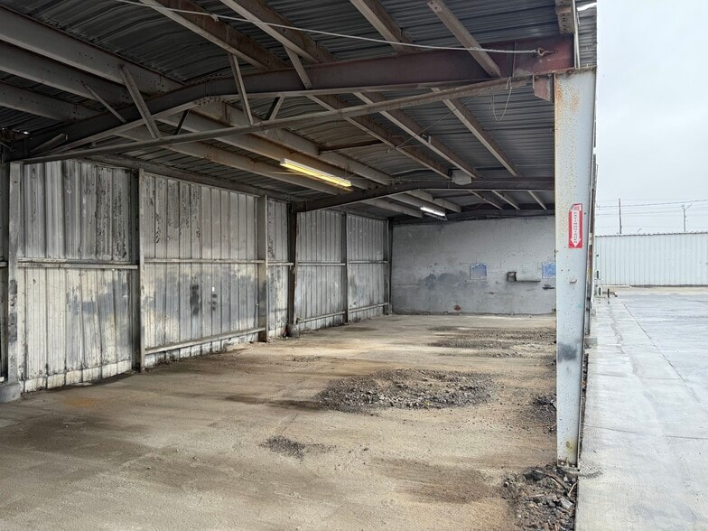 More Photos Of 5925 Payton Ave, Riverside Warehouse For Lease