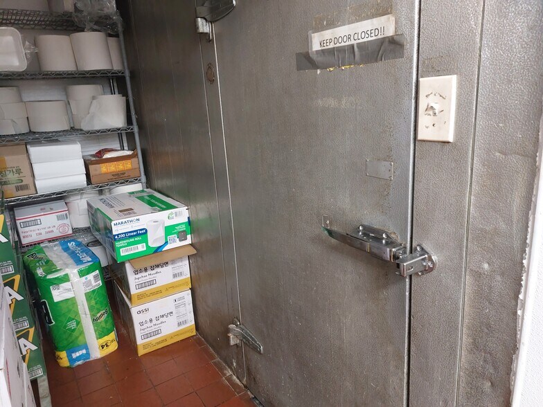 More Photos Of 5101 E Colonial Dr, Orlando Restaurant For Sale