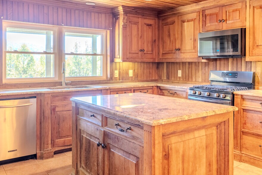 More Photos Of 8356 Sylva Rd, Franklin Office For Sale