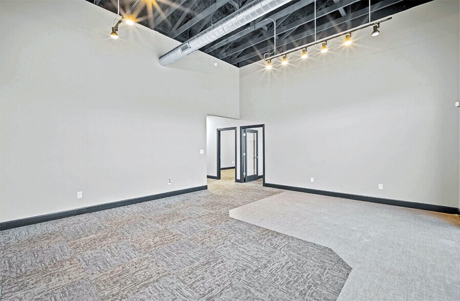 More Photos Of 109 E US Highway 54, Camdenton Office For Lease