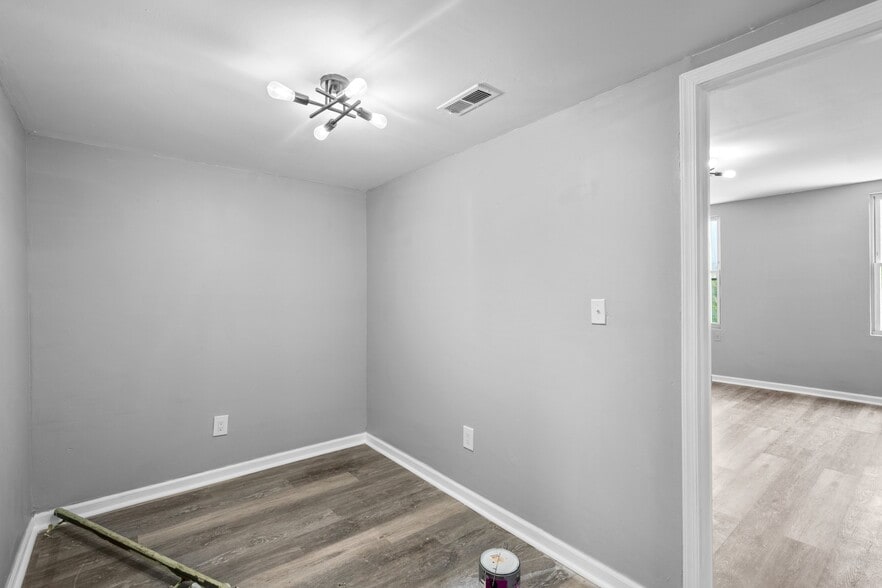 More Photos Of 2800 Huntingdon Ave, Baltimore Storefront Retail Residential For Lease