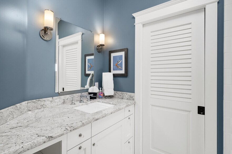 More Photos Of 74 San Francisco St, Avila Beach Flex For Sale