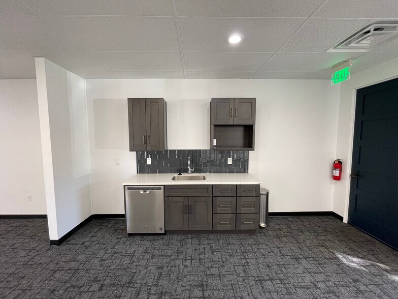 More Photos Of 5446 Thornwood Dr, San Jose Medical For Lease