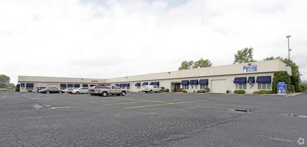 Primary Photo Of 8858-8898 Louisiana St, Merrillville Light Distribution For Lease