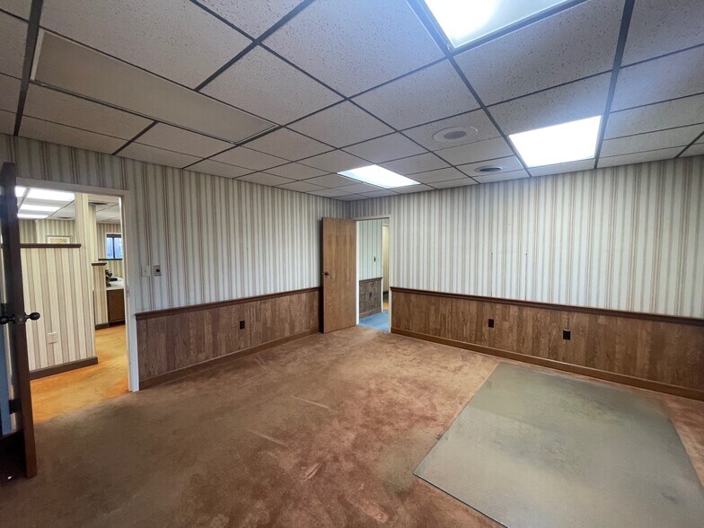 More Photos Of 240 Carriage House Dr, Jackson Office For Lease