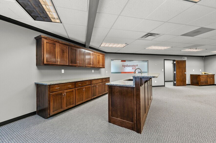 More Photos Of 3730 S Elizabeth St, Independence Medical For Lease