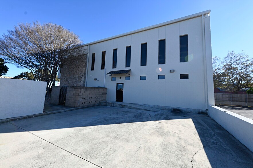 More Photos Of 8200 Windway Dr, Windcrest Medical For Lease