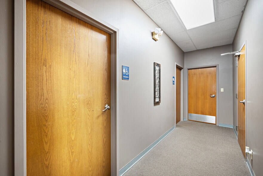 More Photos Of 325-337 NW Northdale Blvd, Coon Rapids Freestanding For Sale