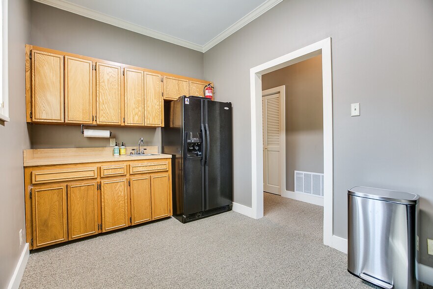 More Photos Of 421 W Concho Ave, San Angelo Office For Lease