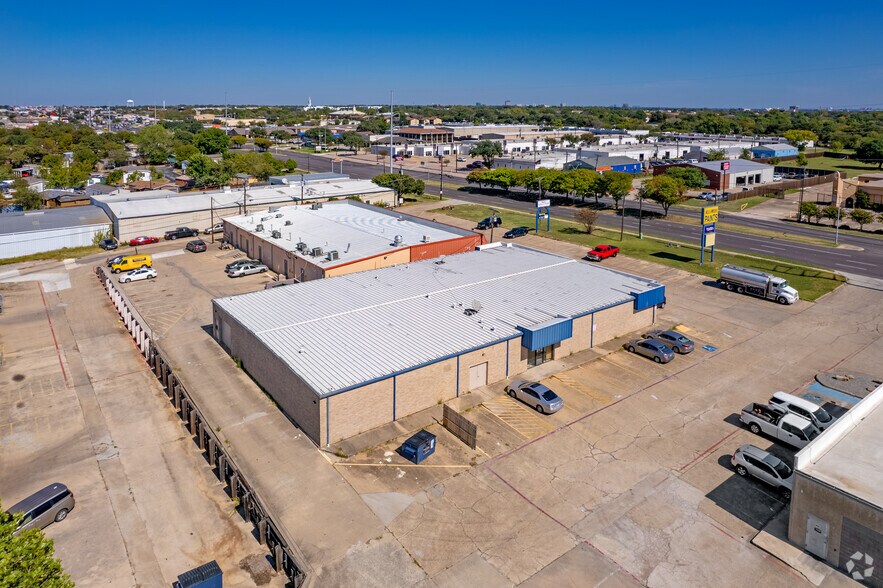 More Photos Of 825 N Belt Line Rd, Irving Freestanding For Lease