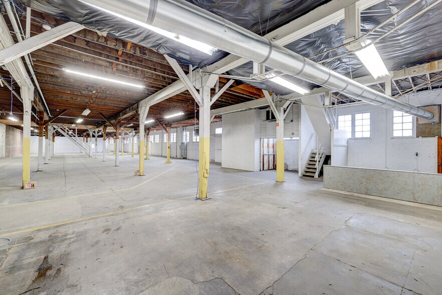 More Photos Of 309 South St, Pella Industrial For Sale