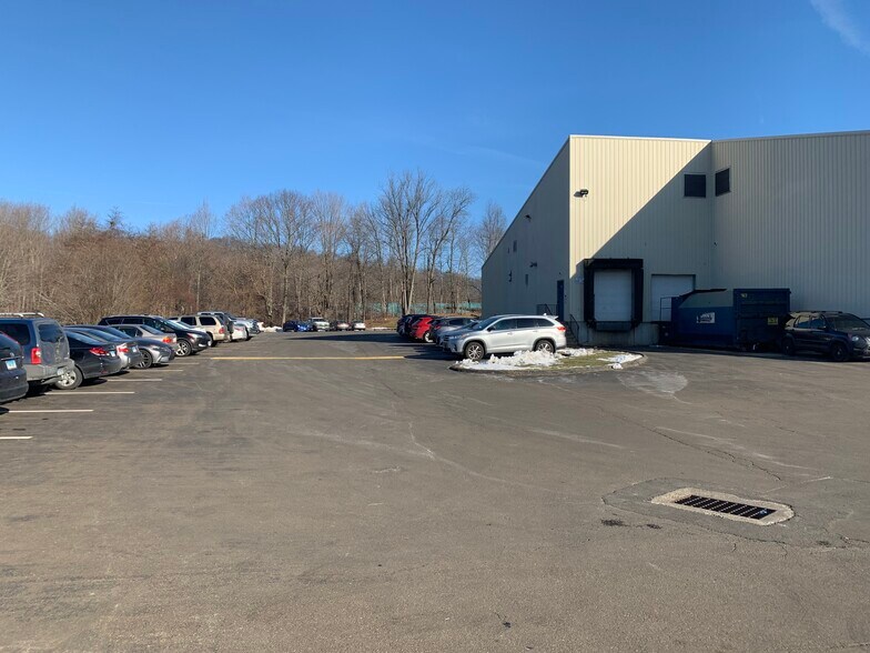 More Photos Of 254-260 Branford Rd, North Branford Industrial For Sale