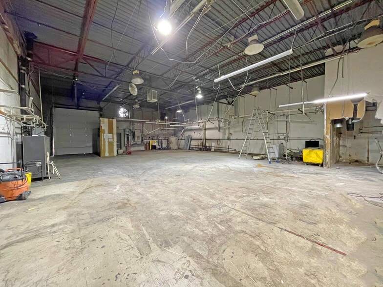 More Photos Of 65-79 E Jefryn Blvd, Deer Park Warehouse For Sale