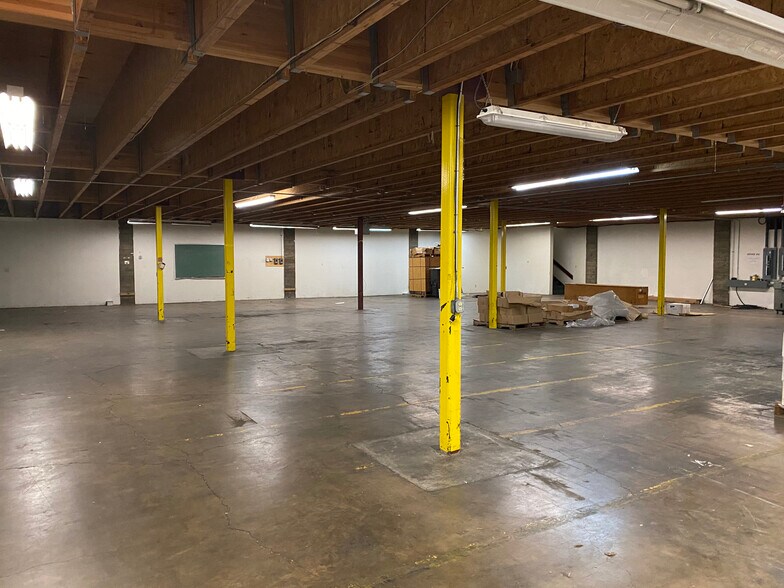 More Photos Of 1100 Front St NE, Salem Distribution For Sale