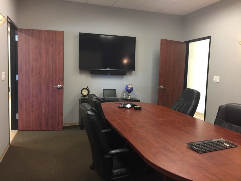 More Photos Of 2911 S A.W. Grimes Blvd, Pflugerville Office For Lease