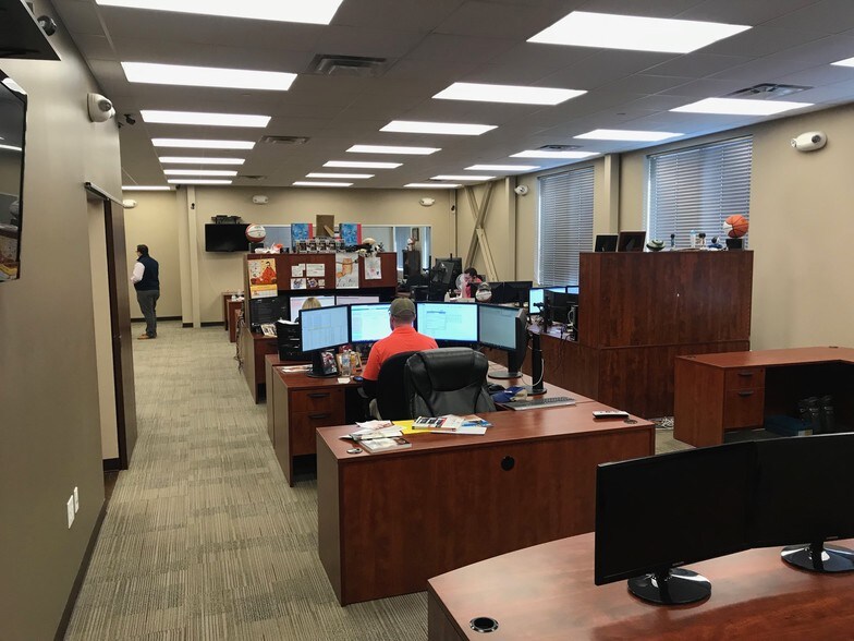 More Photos Of 3205 Talon Dr, Richardson Office For Lease