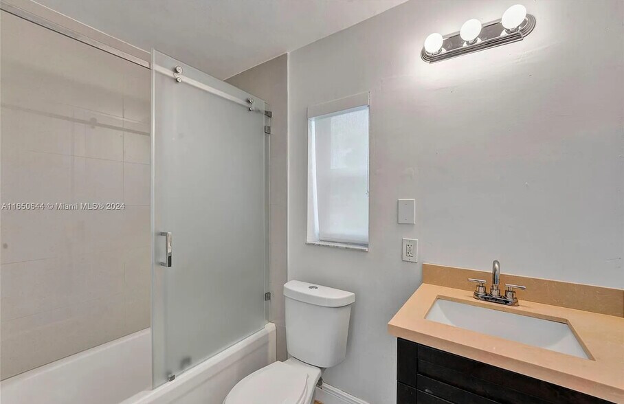 More Photos Of 1225 Alton Rd, Miami Beach Office For Lease