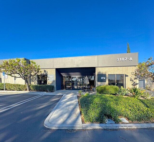 More Photos Of 3187 Airway Ave, Costa Mesa Light Distribution For Lease