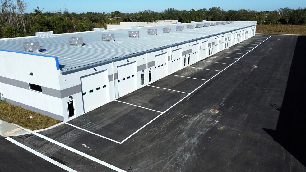 More Photos Of 16103 Lee Rd, Fort Myers Light Manufacturing For Sale