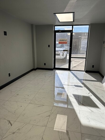 More Photos Of 827-863 N IH 35, New Braunfels Warehouse For Lease