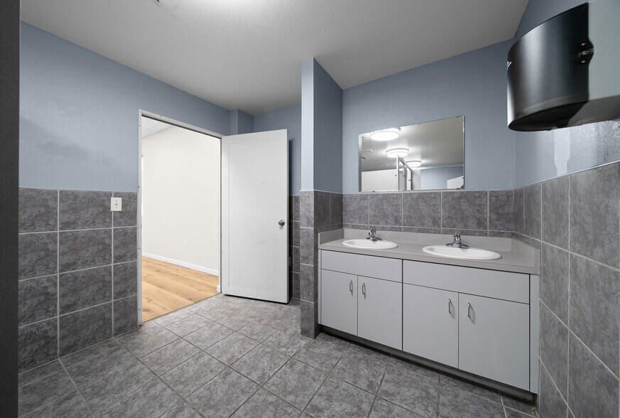 More Photos Of 1056 NE 16th St, Ocala Industrial For Lease