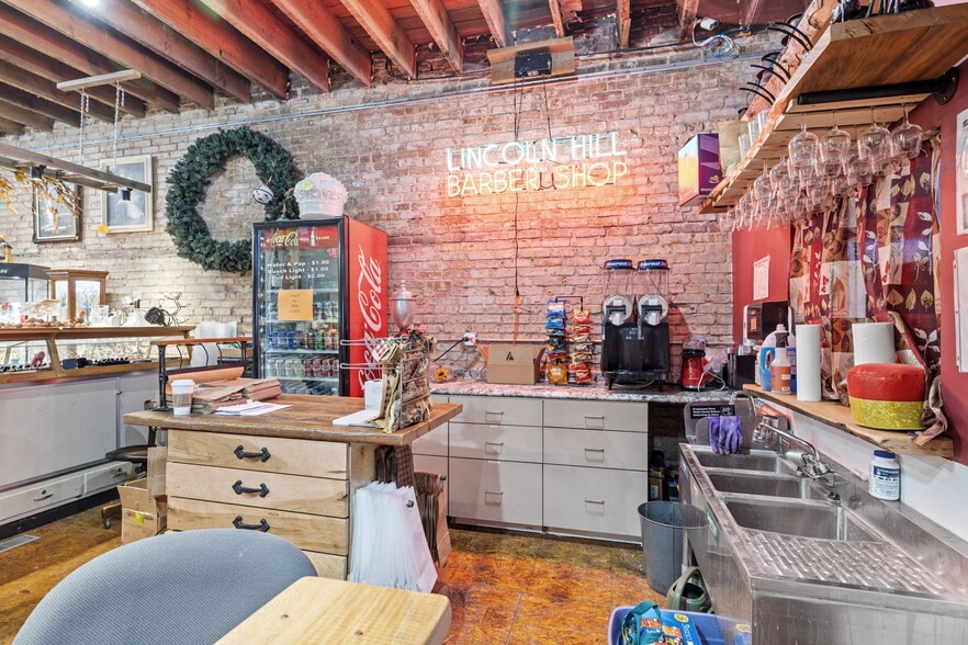 More Photos Of 126 S Main St, Gilman Showroom For Sale