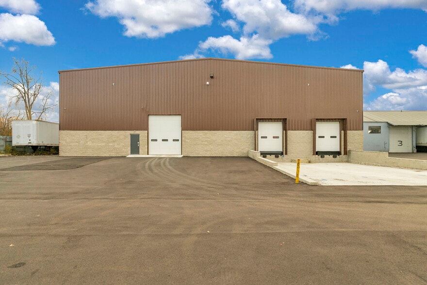 More Photos Of 1475 S Newburgh Rd, Westland Light Distribution For Sale