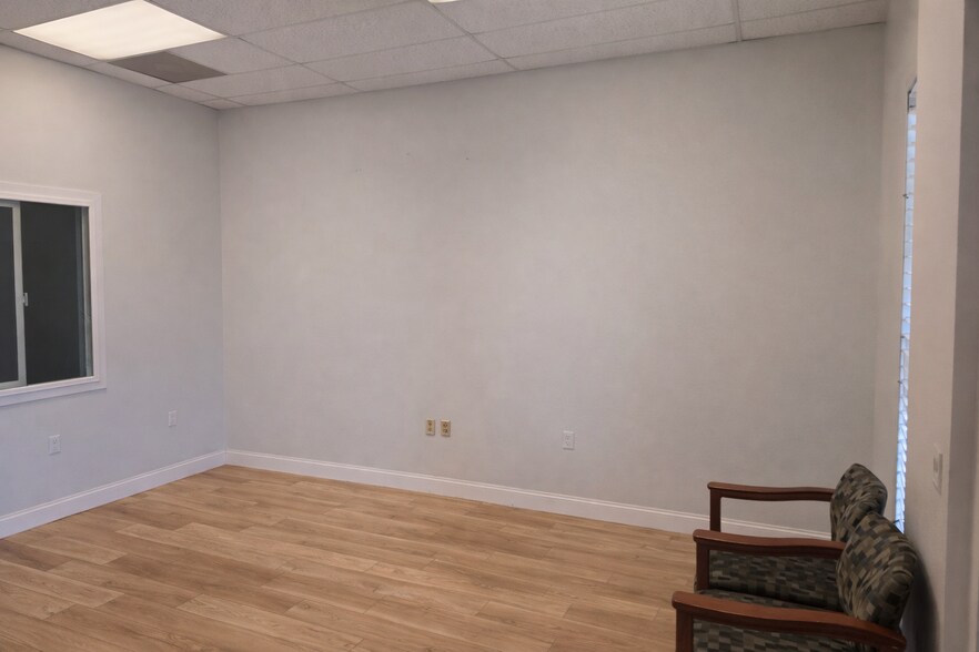 More Photos Of 537-551 W Tefft St, Nipomo Storefront For Lease